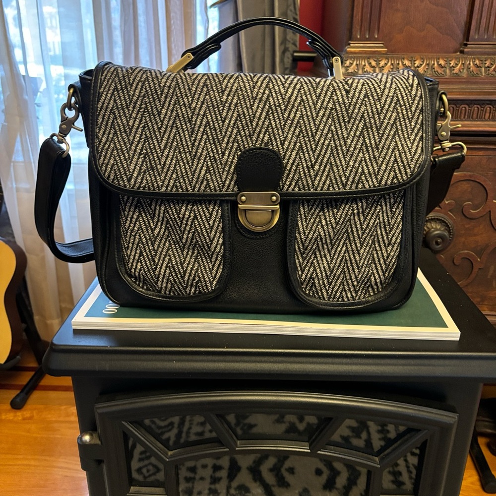 Jo Totes camera bag purse messenger style bag. Herringbone canvas